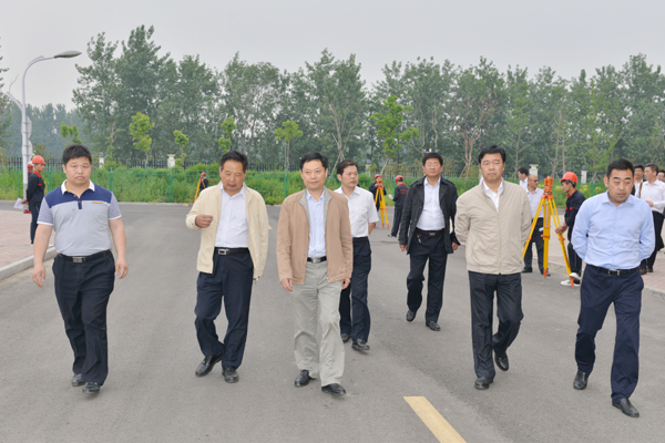 丰县县政府领导陪同参观丰县中等专业太阳集团城校园