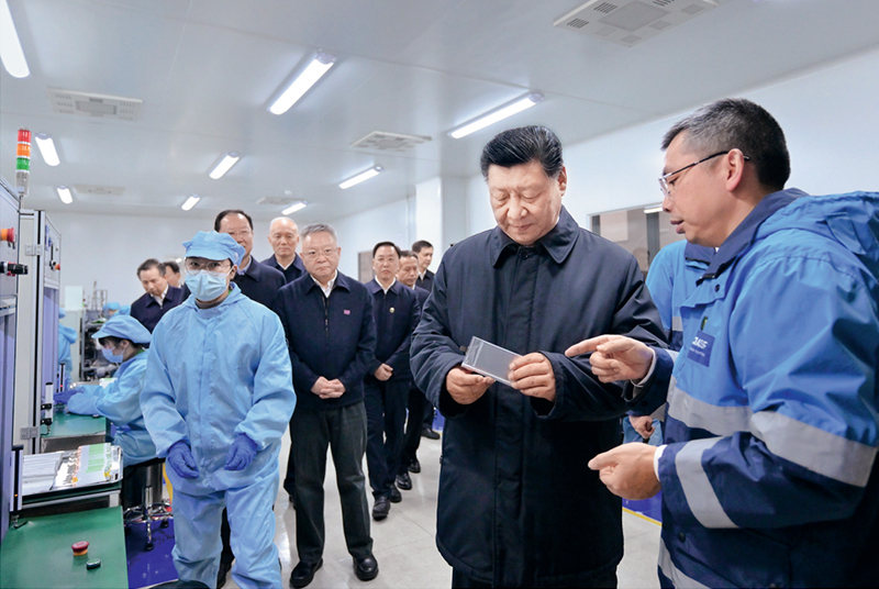 2024年3月18日至21日，中共中央总书记、国家主席、中央军委主席习近平在湖南考察。这是18日下午，习近平在中德合资企业巴斯夫杉杉电池材料有限公司考察。 新华社记者 谢环驰/摄